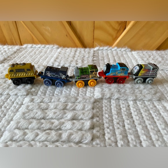 Thomas & Friends Mini Trains - Picture 3 of 8